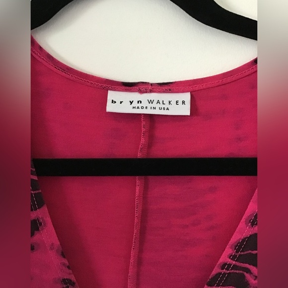 Vibrant Pink and Black Women's Tunic Top. - Picture 2 of 5